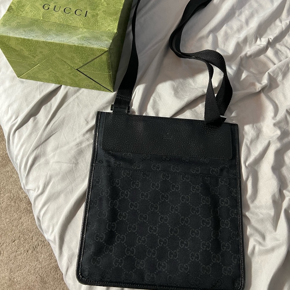 💥Sold 💥Gucci messenger crossbody